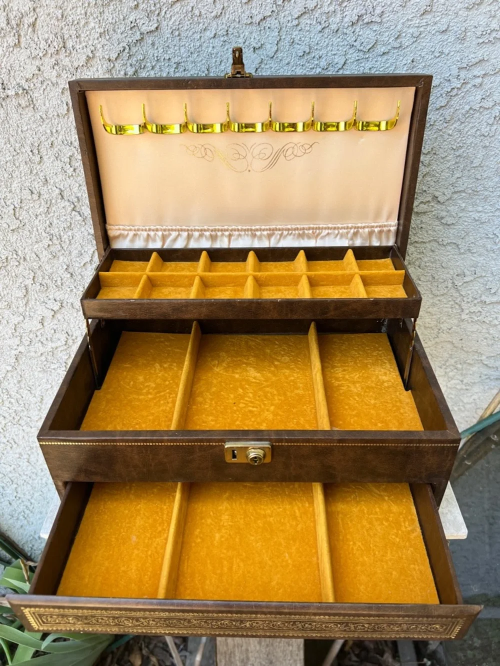 Vintage Mele Classic Brown Jewelry Box Storage Organizer Filigree Gold Accents - Picture 1 of 10